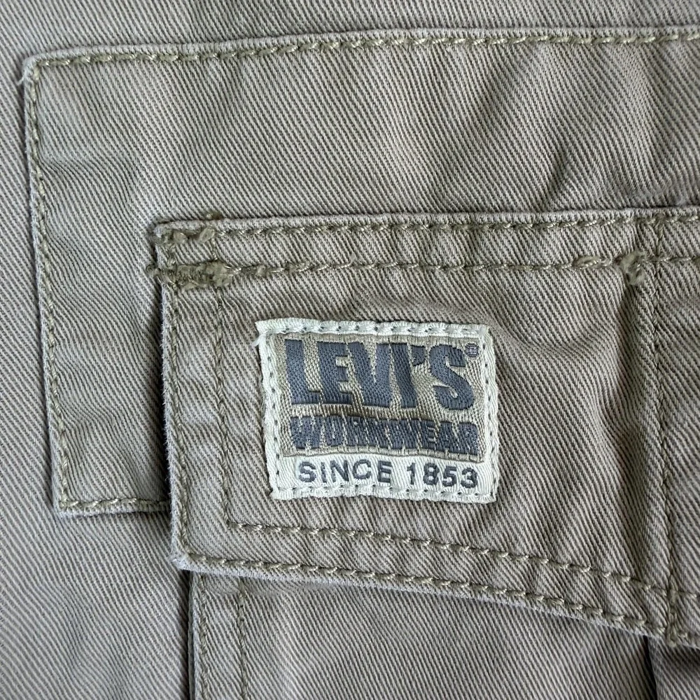 Y2K Levi's Cargo Shorts Mens 34 Beige Cotton Canvas Flat Front Workwear Casual